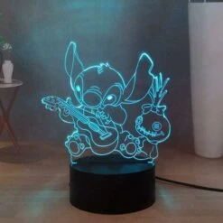 GDRHVFD Lilo & Stitch Doll Play Guitar Led Night Light Para Dormitorio, Stitch Usb Touch Remote 3D Desk Decor Light, Pilas Alimentadas, Niños Adolescentes Cumpleaños