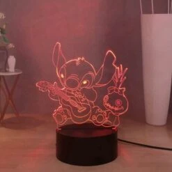 GDRHVFD Lilo & Stitch Doll Play Guitar Led Night Light Para Dormitorio, Stitch Usb Touch Remote 3D Desk Decor Light, Pilas Alimentadas, Niños Adolescentes Cumpleaños -Trio Ventas 88100291 5
